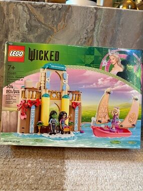 LEGO Wicked Glinda, Elphaba & Nessarose at Shiz Uni set NEW {75681}